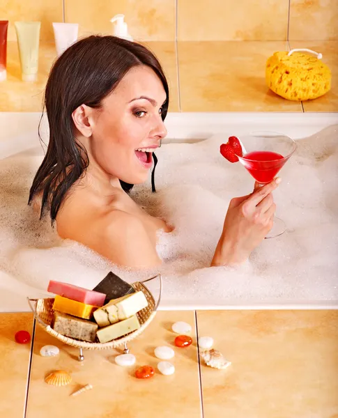 風呂でリラックス女性. — ストック写真