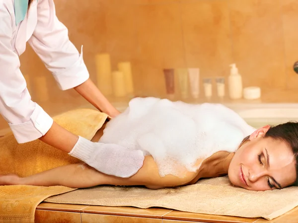 El masaje de la mujer en el spa de belleza . —  Fotos de Stock