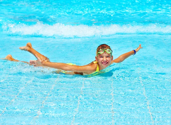수영장에 있는 어린이. — 스톡 사진