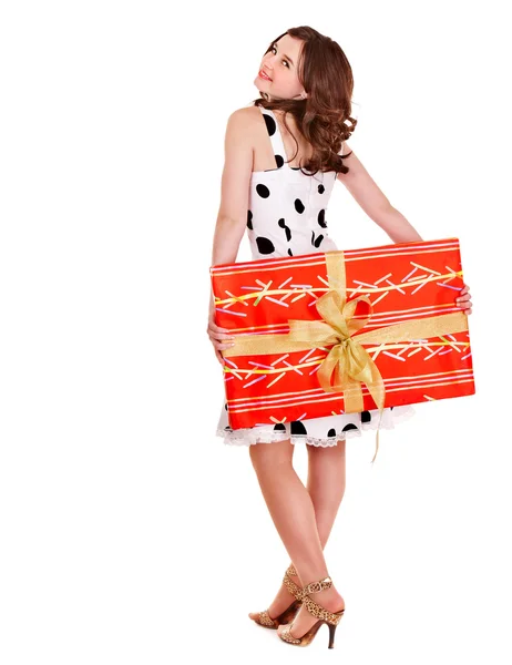 큰 빨간 선물 상자와 소녀. — 스톡 사진