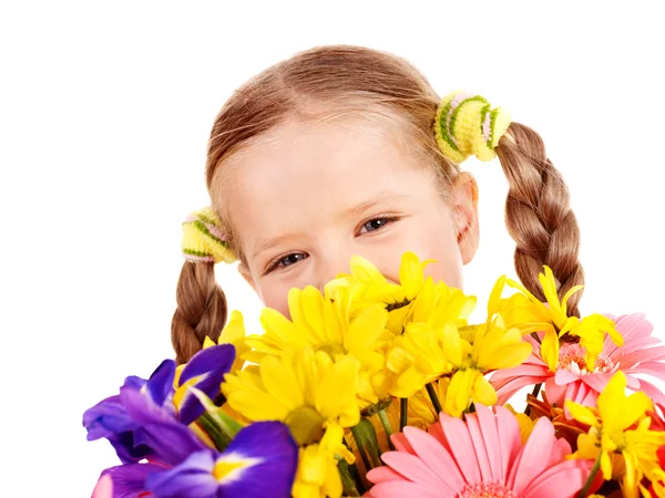 Lyckligt barn anläggning blommor. — Stockfoto
