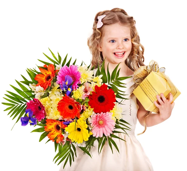 Дитина з весняною квіткою та подарунковою коробкою . — стокове фото