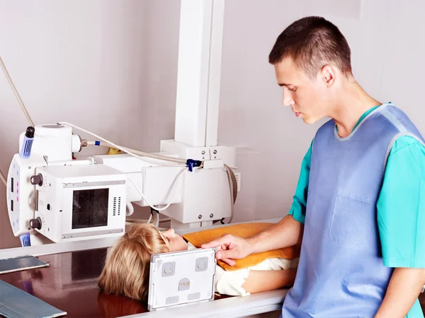 Criança com médico radiologista . — Fotografia de Stock