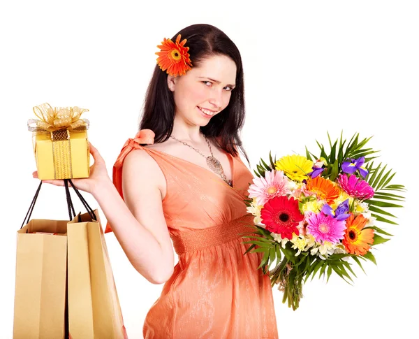 Meisje met voorjaar bloem, shopping zak en doos van de gift. — Stockfoto