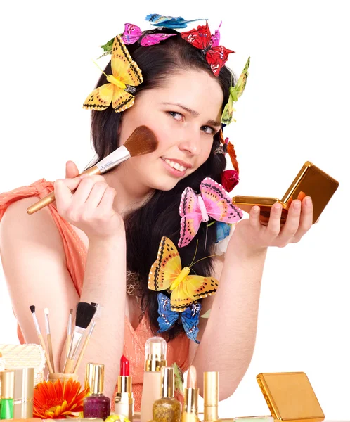 Dziewczyna stosowania makijażu. — Zdjęcie stockowe