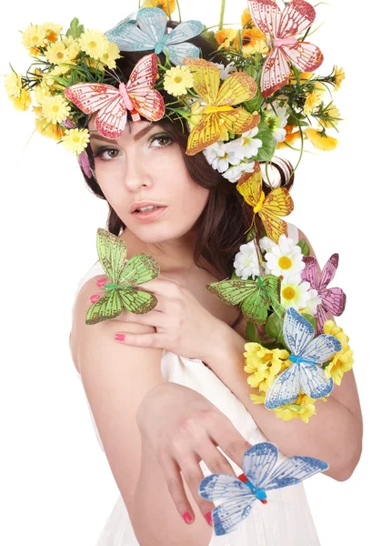 Dziewczynka gospodarstwa motyl i kwiaty na głowie. — Zdjęcie stockowe