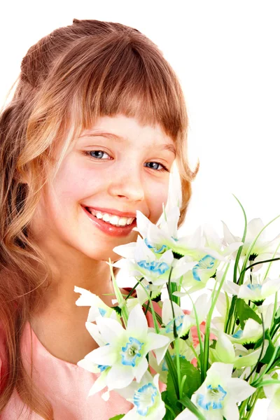Όμορφο παιδί με λουλούδι την άνοιξη. — Φωτογραφία Αρχείου
