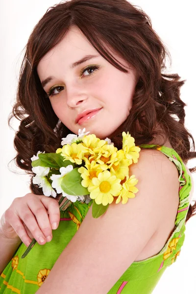 Όμορφη κοπέλα με το λουλούδι την άνοιξη. — Φωτογραφία Αρχείου