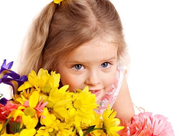 Niño feliz sosteniendo flores . —  Fotos de Stock
