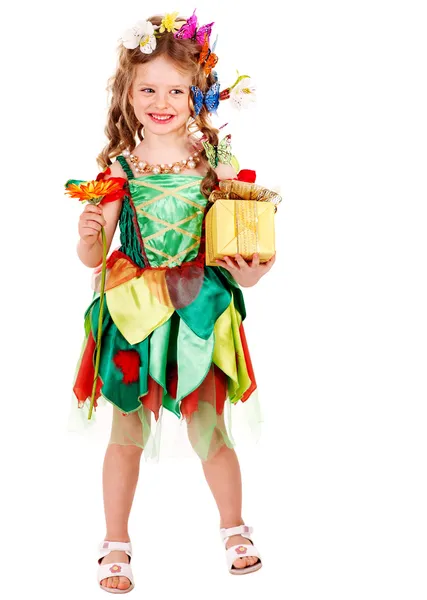 Niño con flor y mariposa . — Foto de Stock