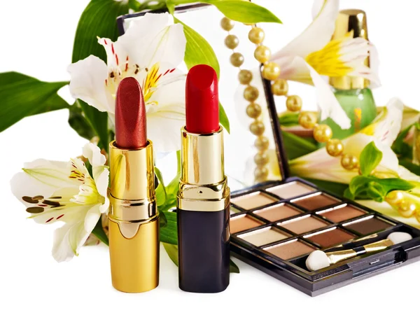 Dekoratív kozmetikumok és virág. — Stock Fotó