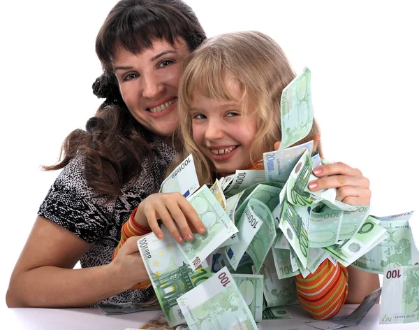 Szczęśliwa matka z dzieckiem posiada pieniędzy. — Zdjęcie stockowe