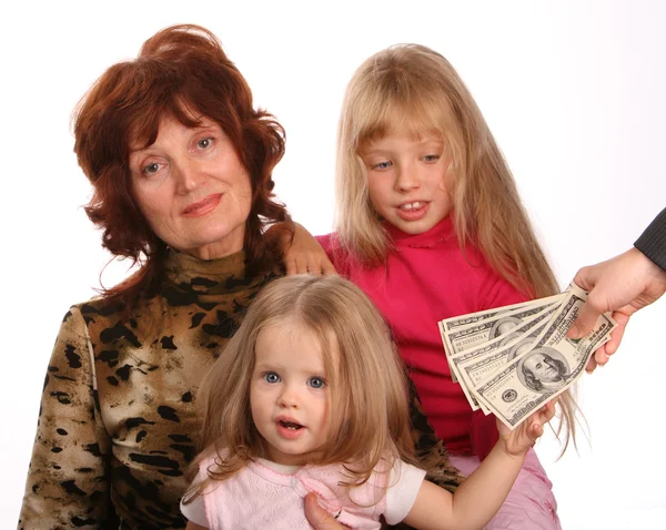 Grandmother with granddaughters, takes money. — Stock Photo, Image