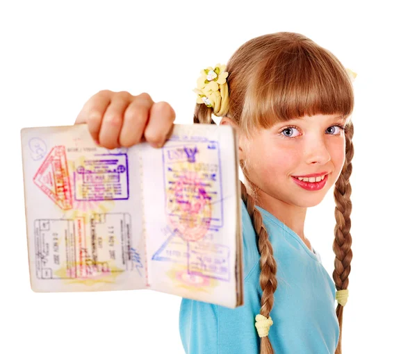 Kind im Besitz eines Reisepasses. Auslandsurlaub. — Stockfoto
