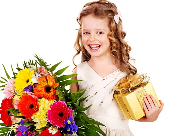 Gyermek tavaszi virág és ajándék doboz. — Stock Fotó