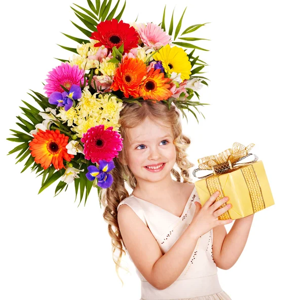 Kind mit Frühlingsblume und Geschenkbox. — Stockfoto