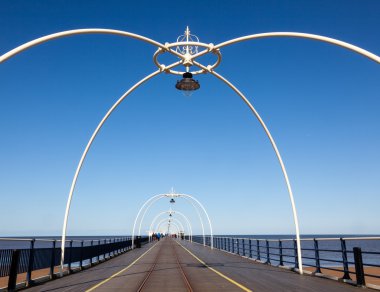 southport pier İngiltere'de yüksek gelgit