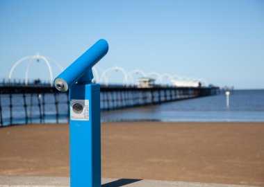 Mavi Teleskobu tarafından bulanık southport pier