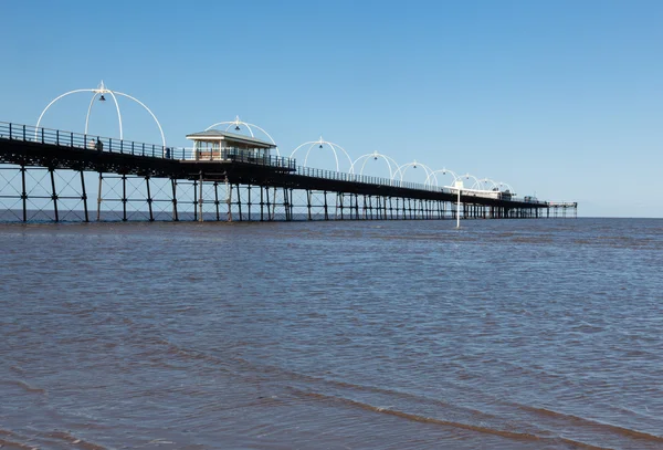 Vloed op southport pier in Engeland — Stockfoto