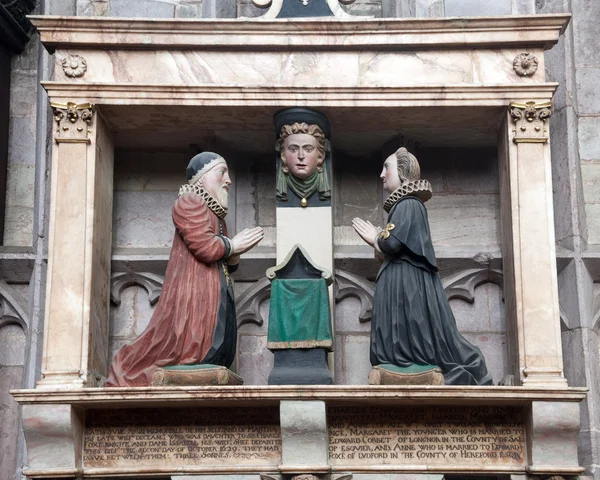 关门的中世纪雕像在勒德洛教堂 — 图库照片
