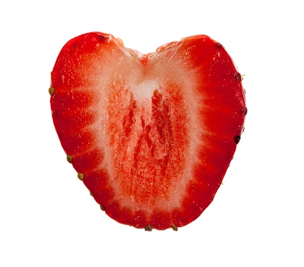 심장 모양에 신선한 슬라이스 딸기 — 스톡 사진