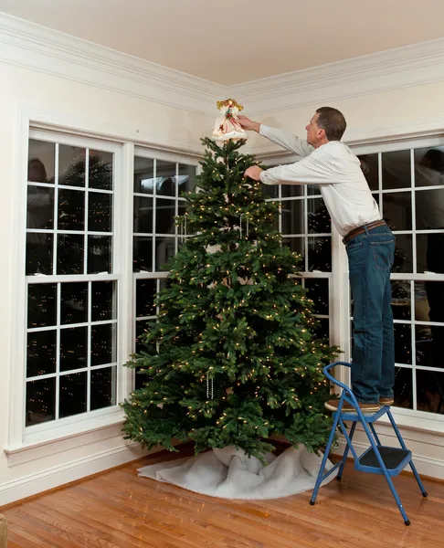 Árbol de Navidad decorado en casa — Foto de Stock