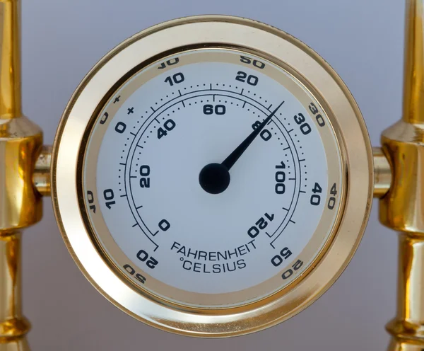 Золотой термометр — стоковое фото