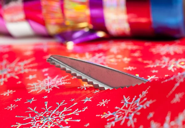 Рожеві ножиці або різання ножиць — стокове фото