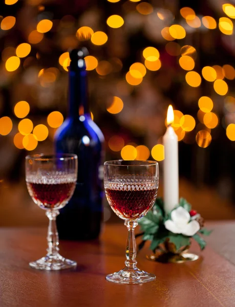 Sherry glasses in front of xmas tree — Stock Photo, Image