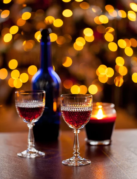 Sherry glasses in front of xmas tree — Stock Photo, Image