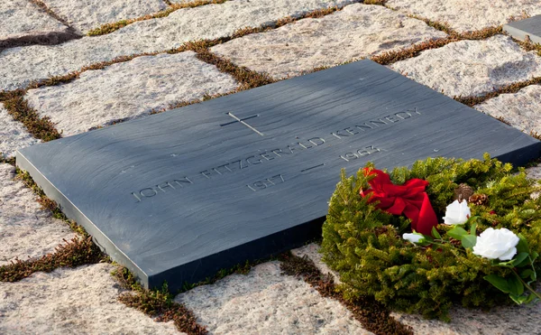 Grinalda de Natal por JFK memorial — Fotografia de Stock