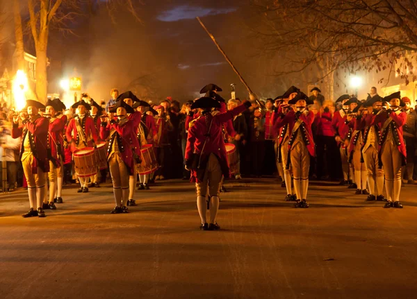 Marching soldiers in Colonial Williamsburg — Stock Photo, Image