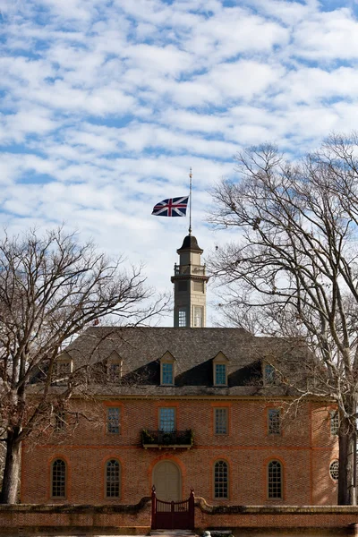 Brittiska flaggan flys över capitol building — Stockfoto