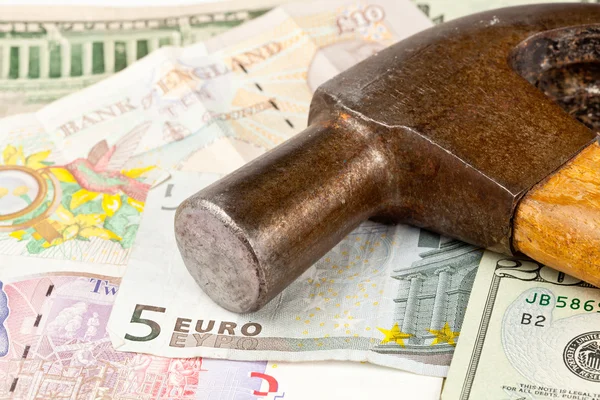 Hammer on top of Euro note — Stock Photo, Image