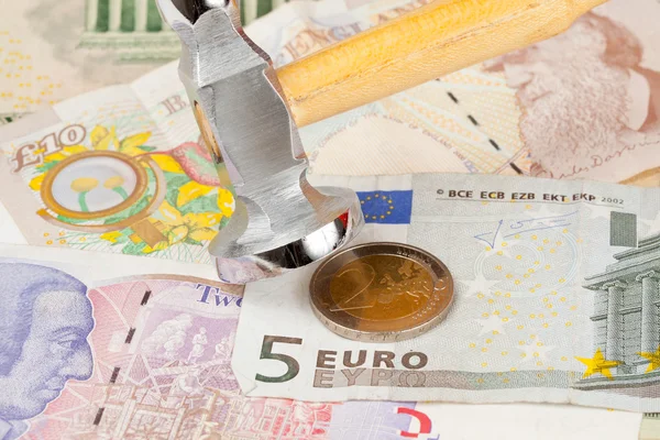 Hammer on top of Euro note — Stock Photo, Image