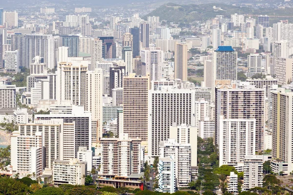 Die Innenstadt von Waikiki vom Diamantenkopf aus gesehen — Stockfoto