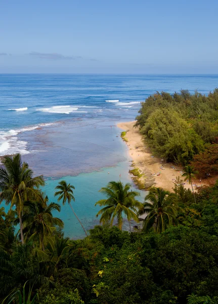 Ke'e strand aan Kauai vanaf trail — Stockfoto