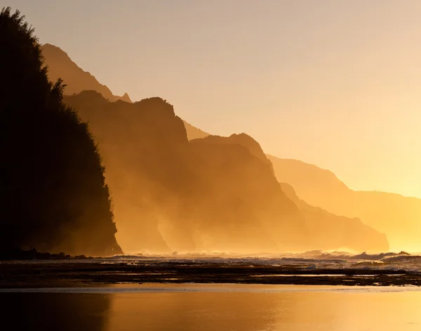 Dimmigt sunset på na pali kusten — Stockfoto