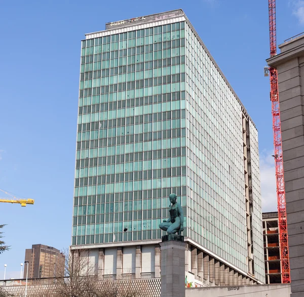 Заброшенное офисное здание в Брюсселе — стоковое фото
