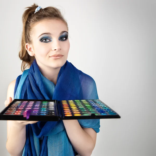 Portrait of beautiful woman with makeup palette. — Stock Photo, Image