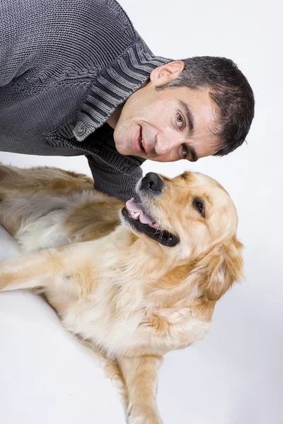 Attraktiv man och hans sällskapsdjur — Stockfoto