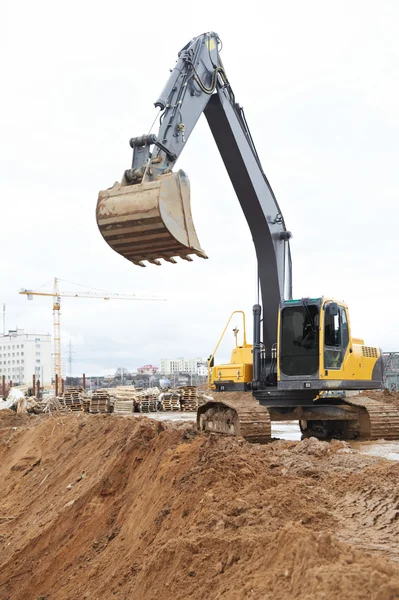 Track-type loader excavator at work — Stock Photo, Image