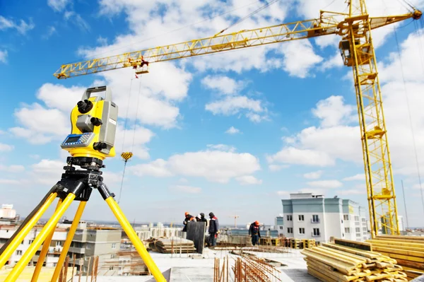 Surveyor equipment theodolite at construction site — Stock Photo, Image
