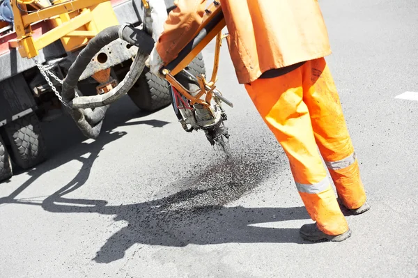 沥青修补道路工程 — 图库照片