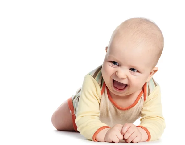 Pequeno bebê rastejando rindo no branco — Fotografia de Stock