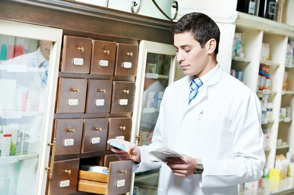 Pharmacy chemist man in drugstore — Zdjęcie stockowe