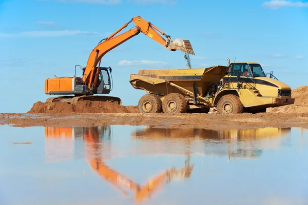 stock image Wheel loader excavator and tipper dumper