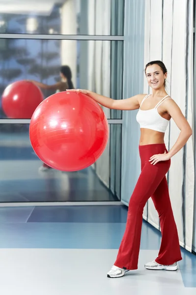 Happy healthy woman with fitness ball — Stock Photo, Image