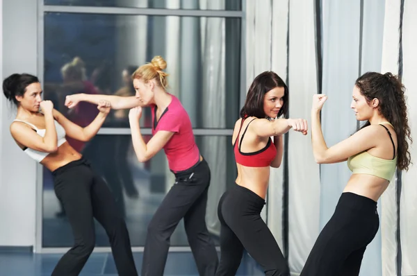 Healthy woman at fitness fighting training — Stock Photo, Image