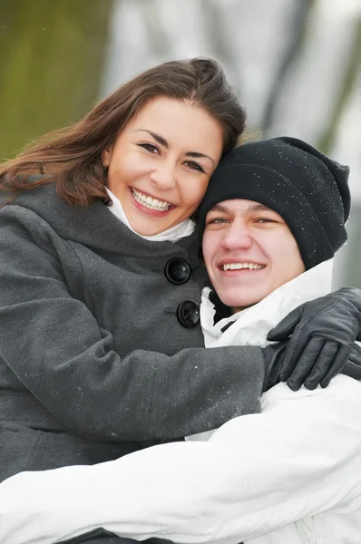 Groep voor gelukkig young in winter — Stockfoto